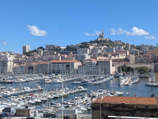 VIEUX PORT T3 lumineux avec vue sur le Vieux Port & Notre