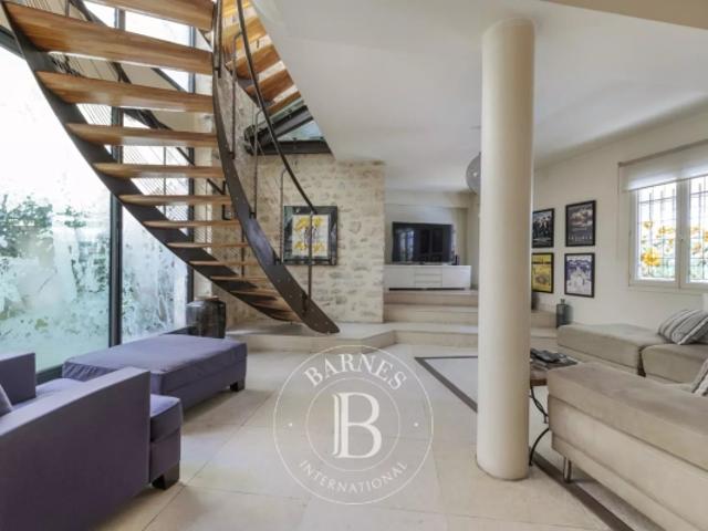 VIEUX PUTEAUX – MAISON DE VILLE AVEC 4 CHAMBRES, PATIO, GARAGE ET CAVE