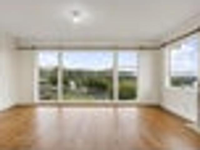 Views, charm & untapped potential on 1,012m2