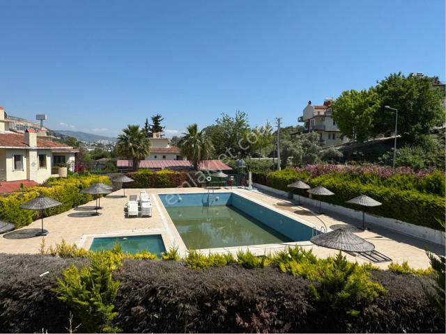 Views Emlaktan Kuşadası Kadınlar Denizinde 3+1 Havuzlu Sitede Villa