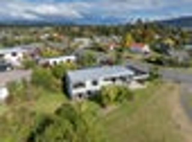 Views, Location, Furnished & Garaging!