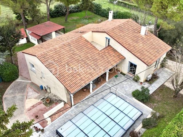 vie à la campange à 45min de Toulouse, 217m²,Piscine récente, 5ch, terrain clos arbore