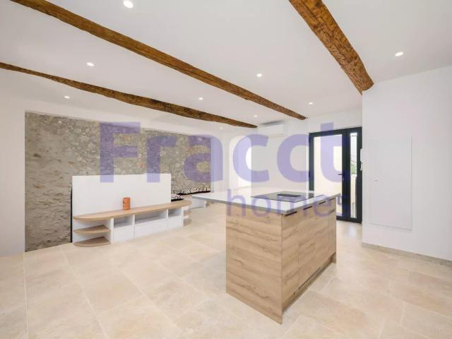 Vieil Antibes – Duplex de Luxe Rénové avec Jardin Privatif &. 106m² Antibes