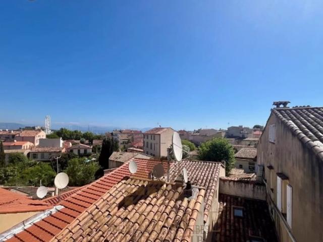 Vieil Antibes, dernier étage 3P duplex 79 m²