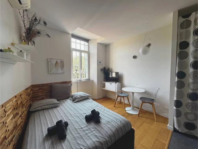 Vieil Antibes • Place Nationale • Studio