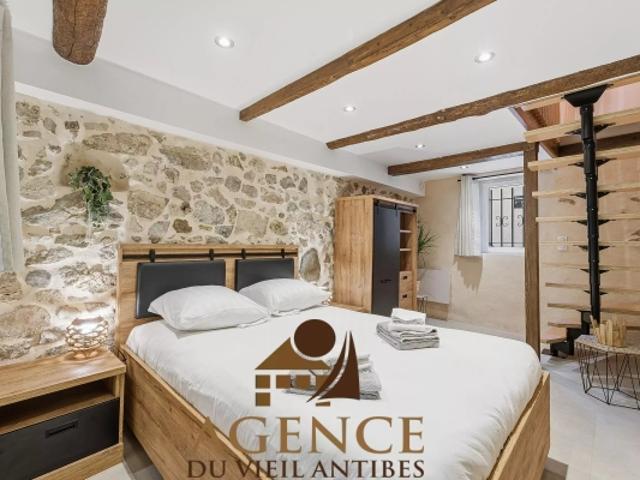 Vieil Antibes – Superbe 2 pièces en duplex rénové haut de gamme
