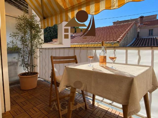 Vieil Antibes – Superbe 2 pièces rénové, dernier étage avec. 36m² Antibes