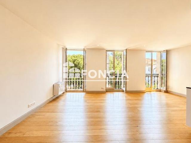 Vieil antibes spacieux 2 pieces en etage