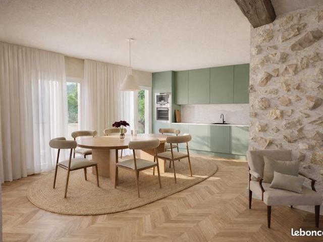 Vieil antibes 3 pieces traversant dernier etage avec un exterieur