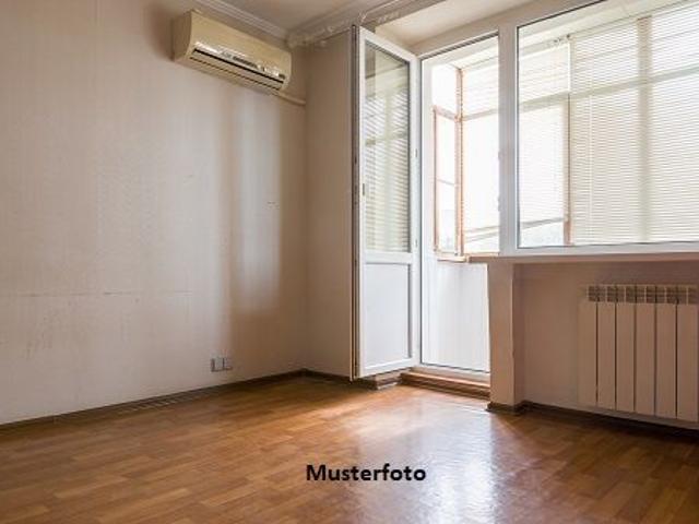 Viel Platz für die Familie ? Wohnung mit 4 Zimmern und Loggien