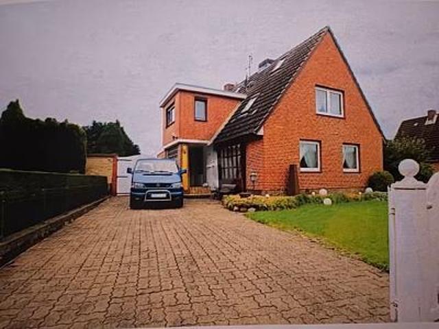 VIEL PLATZ FÜR DIE FAMILIE MIT EIGENEM POOLHAUS