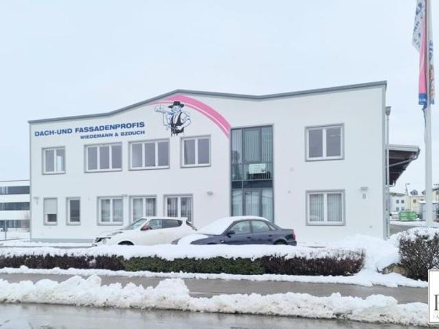 Viel Platz für Ihr Business auf ca. 180 m², 8 Räume! Moderne Büro /Praxisflächen mit Stellplätzen