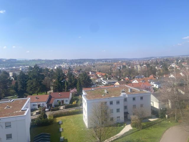 Viel Platz für Ihre Familie in einer 5 Zimmerwohnung mit Balkon, herrliche Aussicht auf die Alb