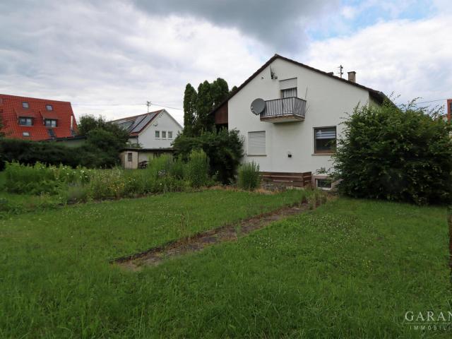 Viel Platz * Großer sonniger, Garten * Gute Bausubstanz für Bastler / Handwerker! * Sofort frei!