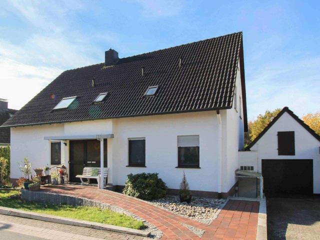 Viel Platz! Solides Zweifamilienhaus mit neuer Brennwerttechnik