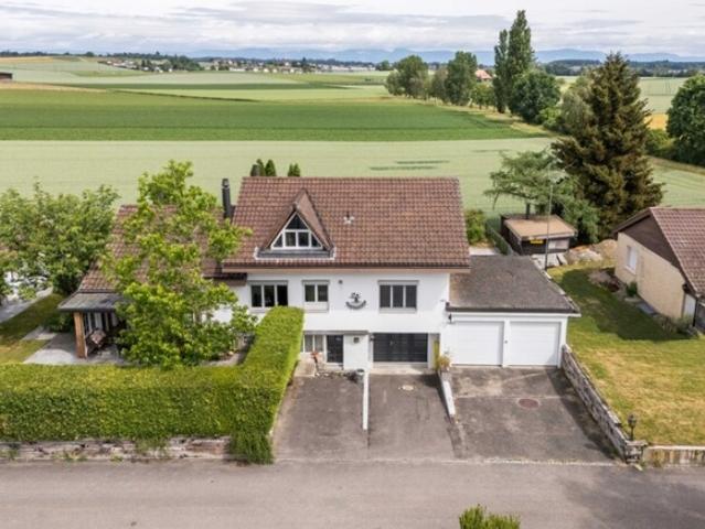 VIEL PLATZ UND BLICK INS GRÜNE 5.5 ZIMMER EINFAMILIENHAUS MIT EINLIEGERWOHNUNG