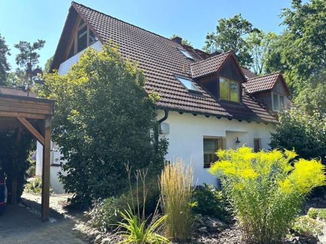 RESERVIERT! Viel Platz, viel Grün, viel Ruhe – charmante Doppelhaushälfte!