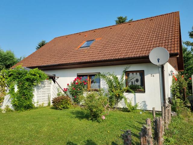 Wohnen in Sagard – Einfamilienhaus mit Einliegerwohnung, hochwertigen Einbauküchen, Doppelgarage und großem Garten *PROVISIONSFREI