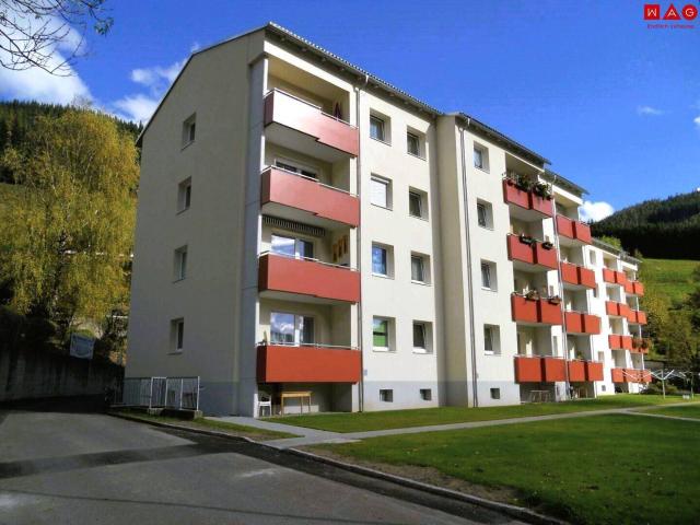 Viel Potenzial und traumhafter Ausblick! 2 Zimmer Wohnung / Loggia / Kfz Abstellplatz