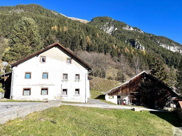 Viel Potenzial auf großem Grundstück Idyllisches Haus mit Stall & Stadel in Panoramalage nahe St. Anton am Arlberg