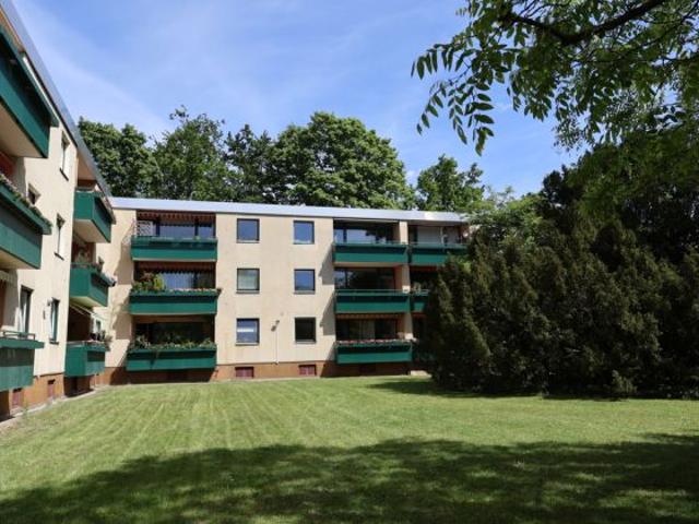 Viel Potenzial in Lichterfelde West: 2 Zimmer Wohnung mit Garage, Balkon und tollem Grünblick!