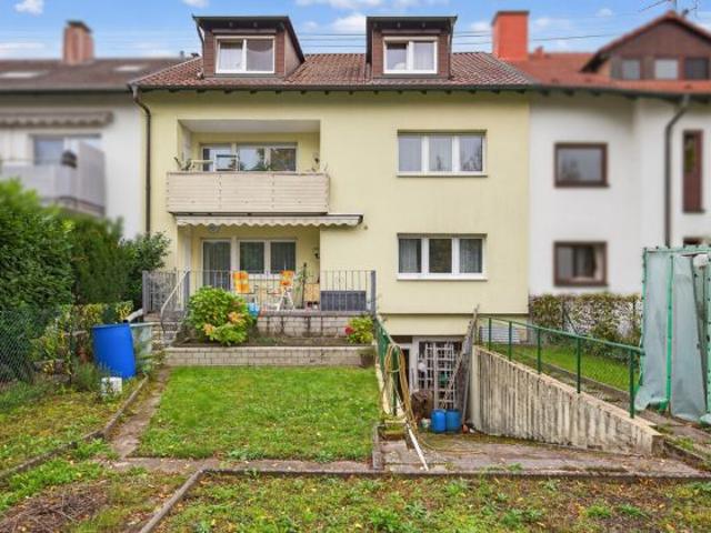 Viel Raum für Ideen: Attraktives Mehrfamilienhaus mit Garten und Werkstatt