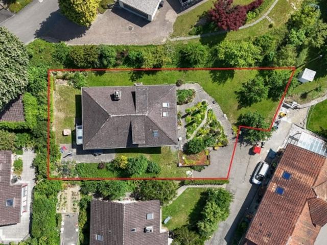 Viel Raum für Ihre Wohnideen Freistehendes Einfamilienhaus mit Weitblick