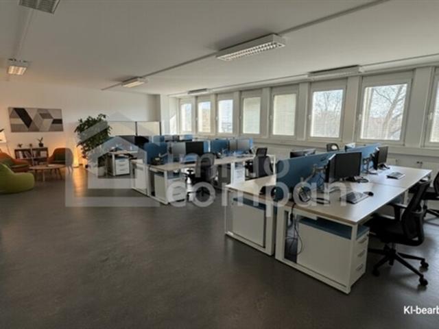Viel Raum, viel Licht – 90 m² Büro in verkehrsgünstiger Lage