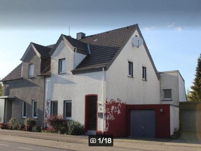 vielfältig nutzbares Stadthaus mit großem Garten und Garage