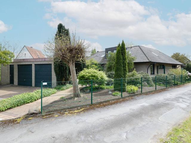 Vielseitige Traumimmobilie Zweifamilienhaus mit Erdwärme und idyllischem Gartenparadies in Löhne