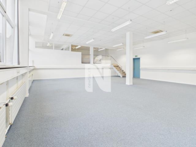 Vielseitige Gewerbefläche, klimatisiert mit Galerie und Loft Charakter