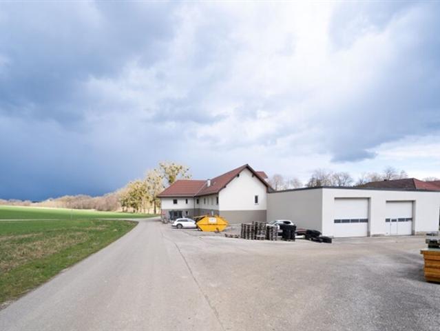 Vielseitiges Mehrfamilienhaus mit Hallen in Rappersdorf bei Sipbachzell zu kaufen