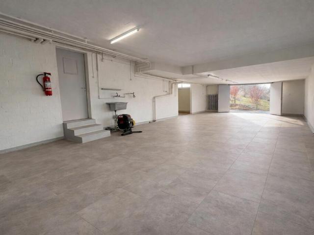 Vielseitiger Gewerberaum mit 2 Parkplätzen