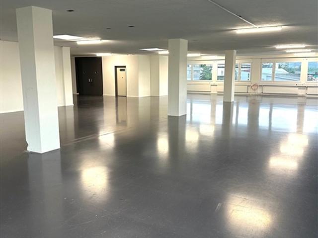 Vielseitiges Gewerbeobjekt mit Warenlift direkt auf die Fläche