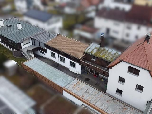 VIELSEITIGES IMMOBILIENANGEBOT: DOPPELHAUSHÄLFTE, BUNGALOW & GEWERBE IN EINEM ZUM PREIS EINER IMMO