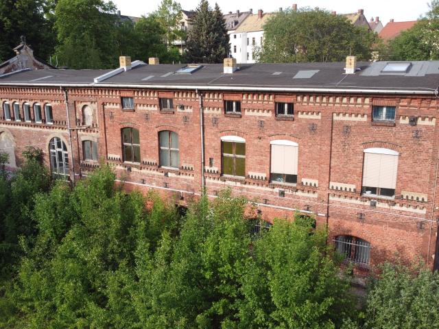Vielseitiges Mehrfamilienhaus mit großem Potenzial Baugenehmigung vorhanden !