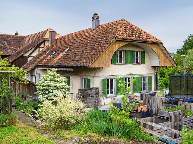 VIELSEITIGES WOHN UND GESCHÄFTSHAUS