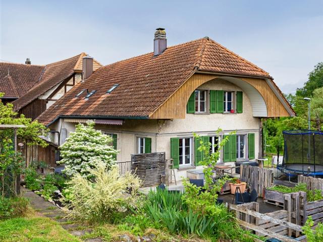VIELSEITIGES WOHN UND GESCHÄFTSHAUS