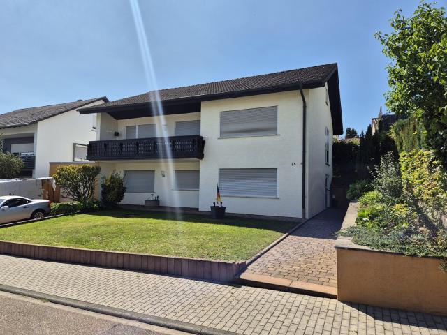 Vielseitiges Wohnhaus mit großem Wintergarten, Garage und Gartenparadies auf 708 m2