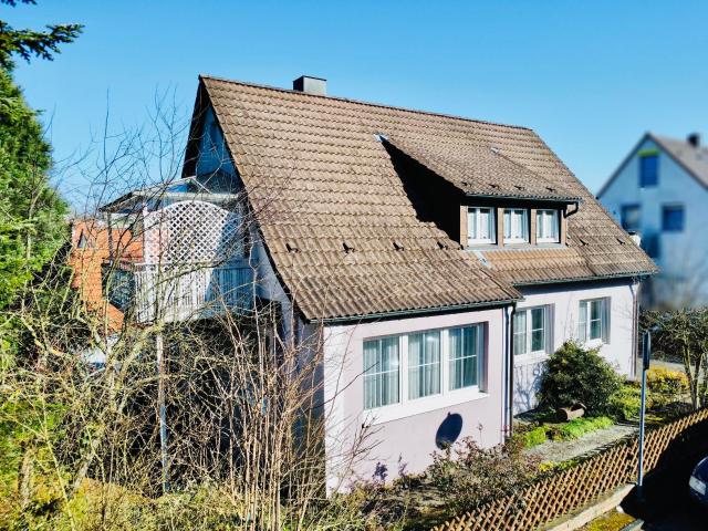 Vielseitiges Wohnhaus mit schönem Garten.