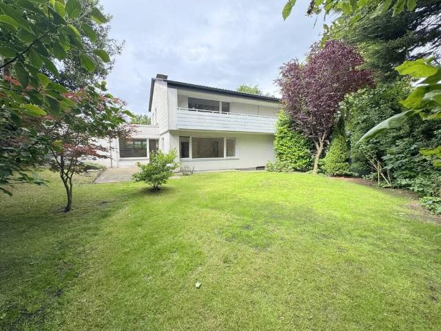 Vielseitiges Zweifamilienhaus mit großem Garten in Bochum Stiepel