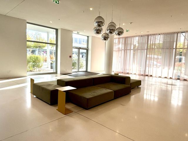 VIENNA TWENTYTWO Living I SAUNA & POOL I Kagran U Bahn U1 I Hochwertig ausgestattete Traumwohnung mit Loggia I FITNESSRAUM