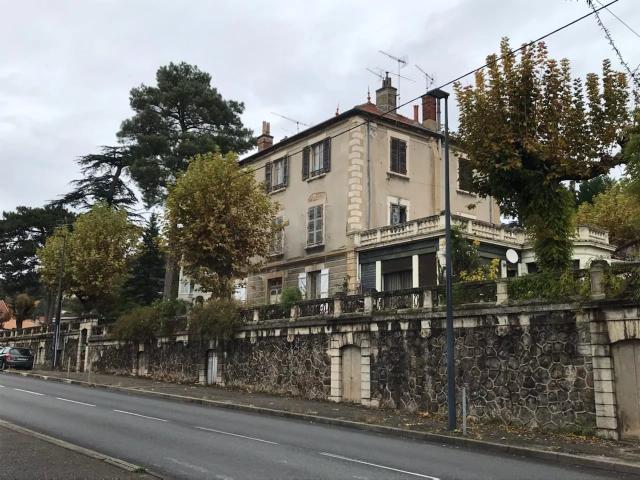 VIENNE, Immeuble Bourgeois de 360m² avec terrain de 830m²