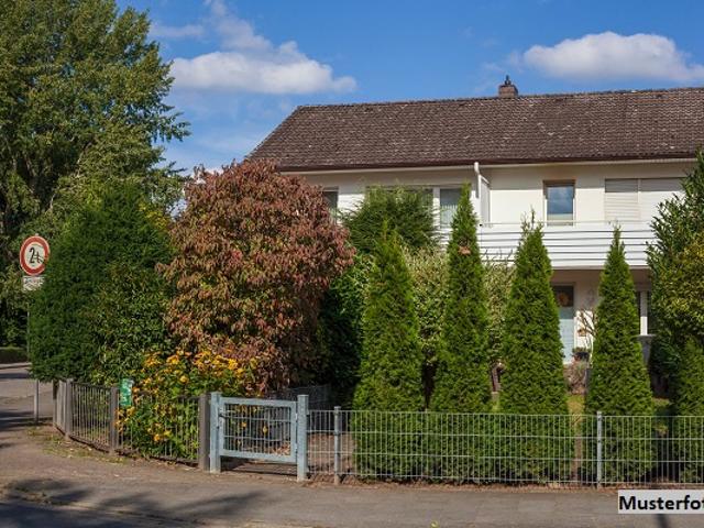 Vierfamilienhaus mit Garten und Photovoltaikanlage