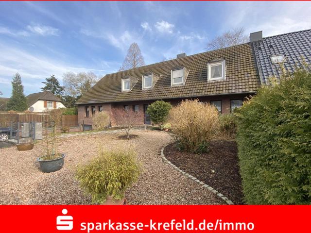 Vierfamilienhaus mit Garagen