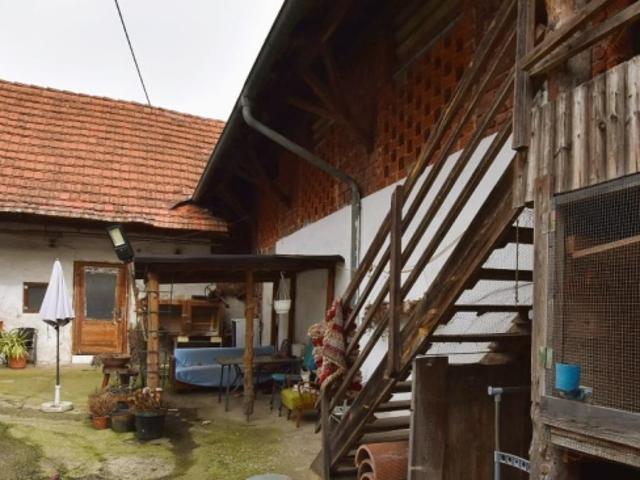 Vierkanthof auf 3051 m² für eine liebevolle Sanierung – jetzt für € 149.999, Fehring, Südoststeiermark: Historisch