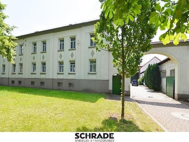 Vierseitenhof mit Gewerbehallen in der Hohen Börde