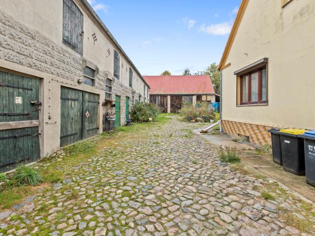 Vierseitenhof plus Gartenidylle mit insgesamt 1,5 Hektar in traumhafter Lage