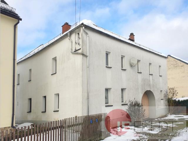 Vierseithof mit teilsaniertem Wohnhaus nebst Anbau, Garage, Scheune, Stallgebäude + Ackerfläche