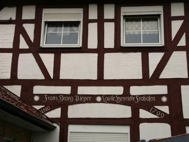 Vierständer Hallenhaus Denkmalgeschützt Mit Nebengebäude Im Ortskern von Grasdorf. !
